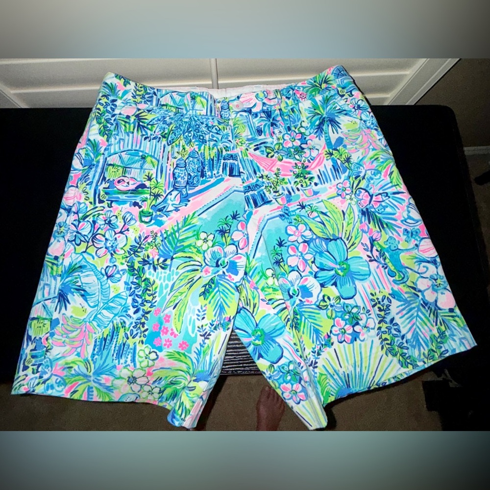 NWOT Lilly Pulitzer Mens Beaumont Flat-front Shorts in Lilly's House Pattern 32R